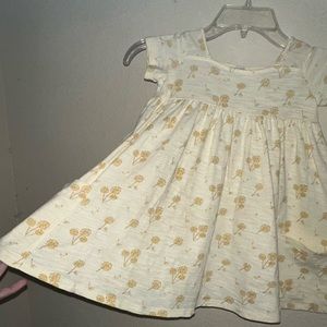 Very popular Dress By Vignette it’s a 3y. Yellowish with DANDELION’S so cute!
